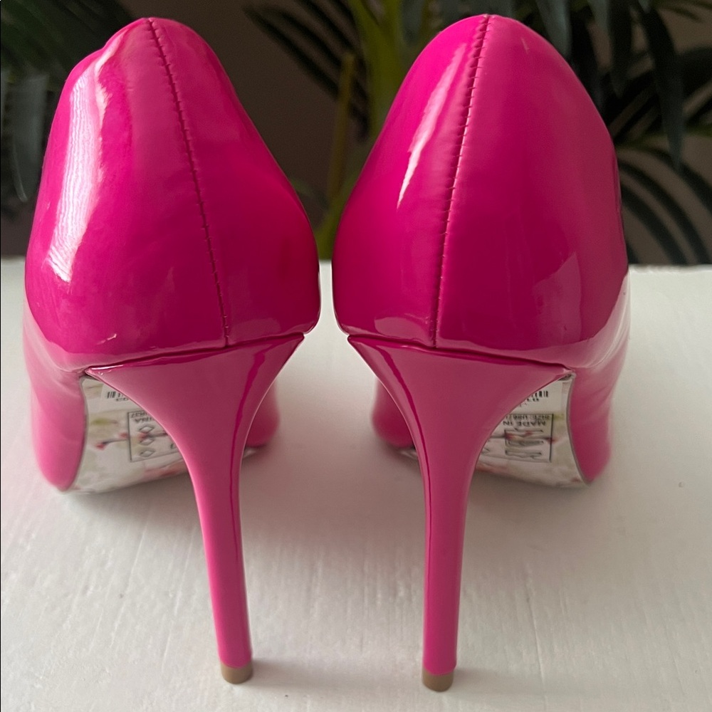 Qupid Vibrant Pink Women's Heels - Picture 7 of 14